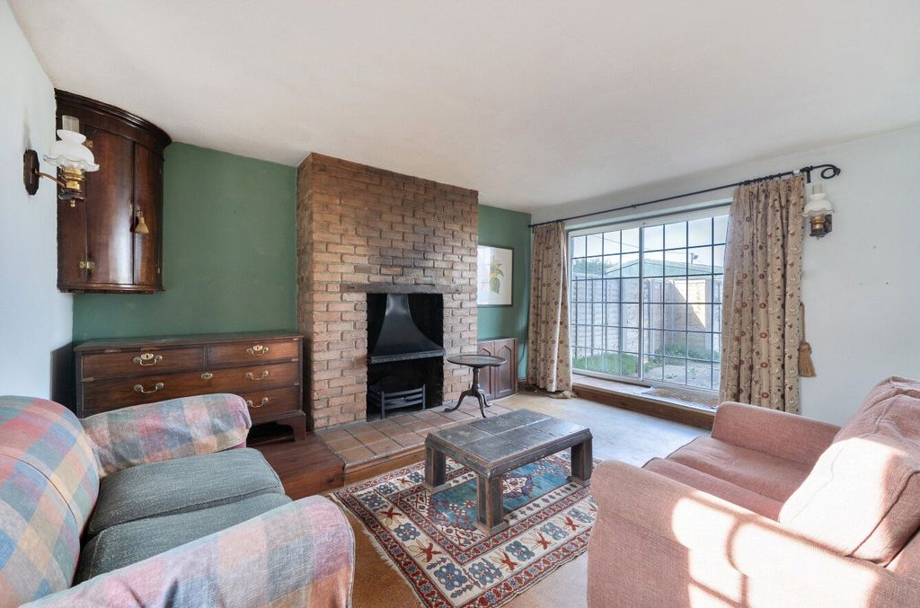 Property photo 2 of 21 Sitting Room
