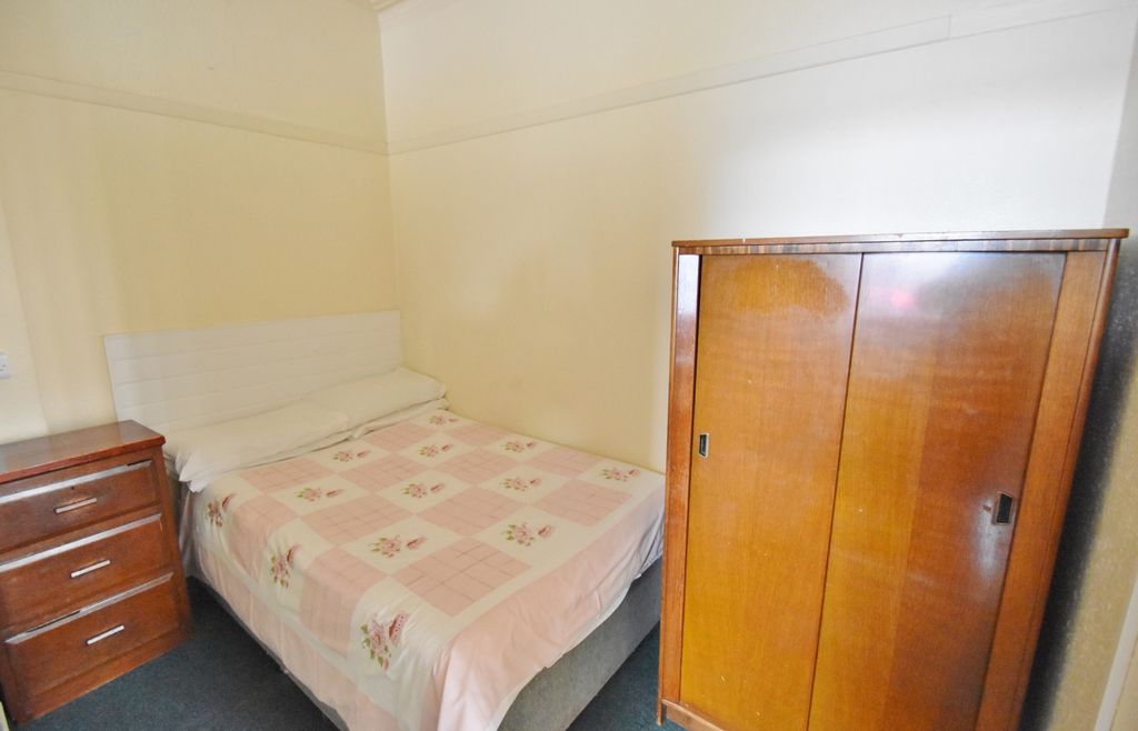 Property photo 3 of 13 Apartment