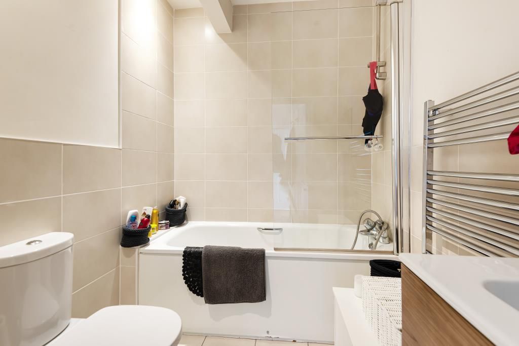 Property photo 3 of 10 Bathroom