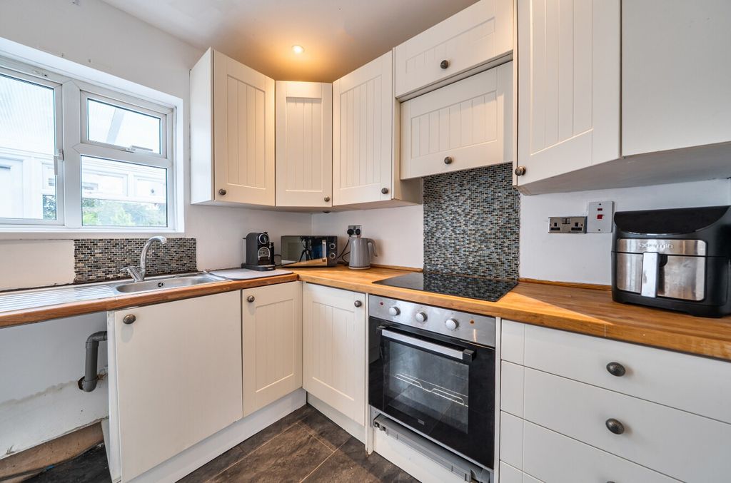Property photo 2 of 22 5307593