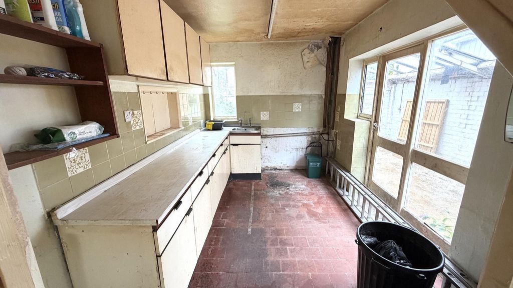 Property photo 3 of 16 Kitchen