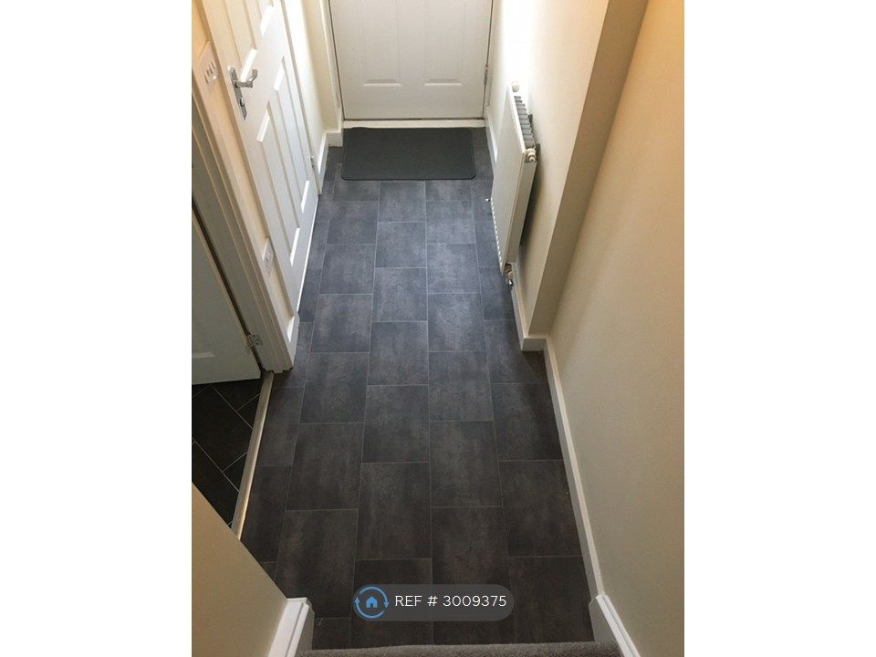 Property photo 2 of 14 Hallway