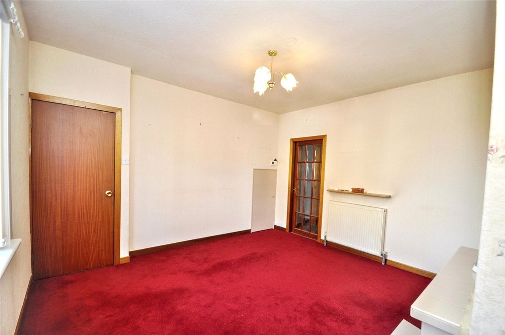 Property photo 3 of 19 Living Room (2)