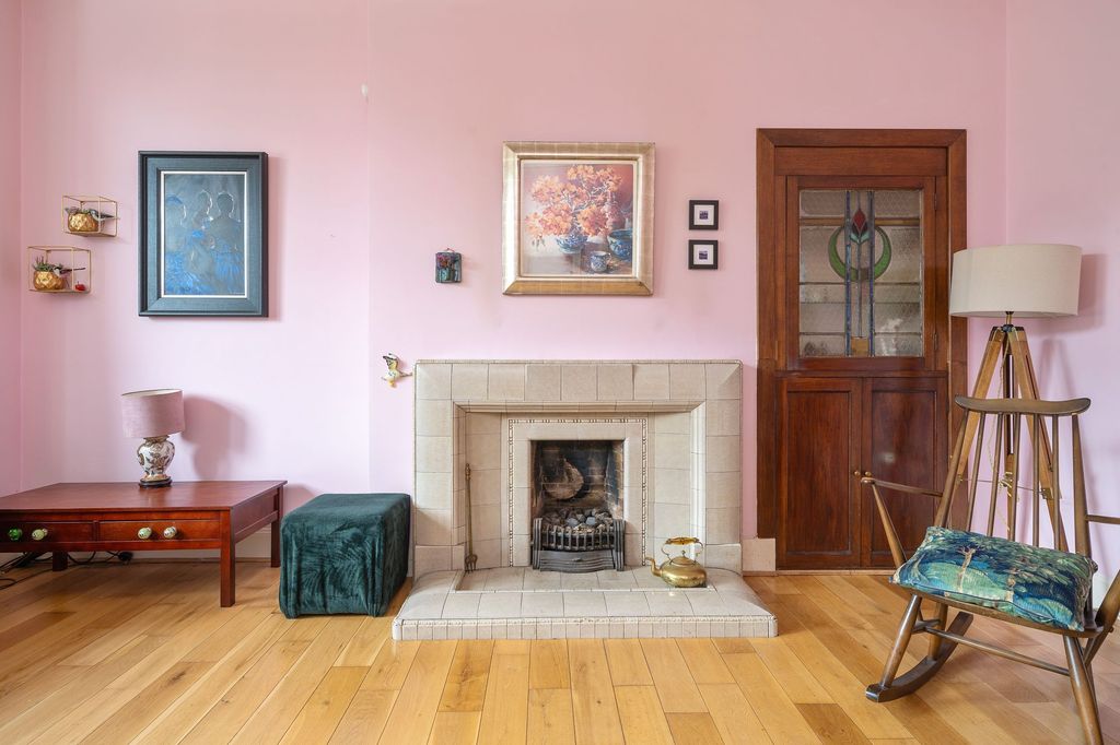 Property photo 3 of 31