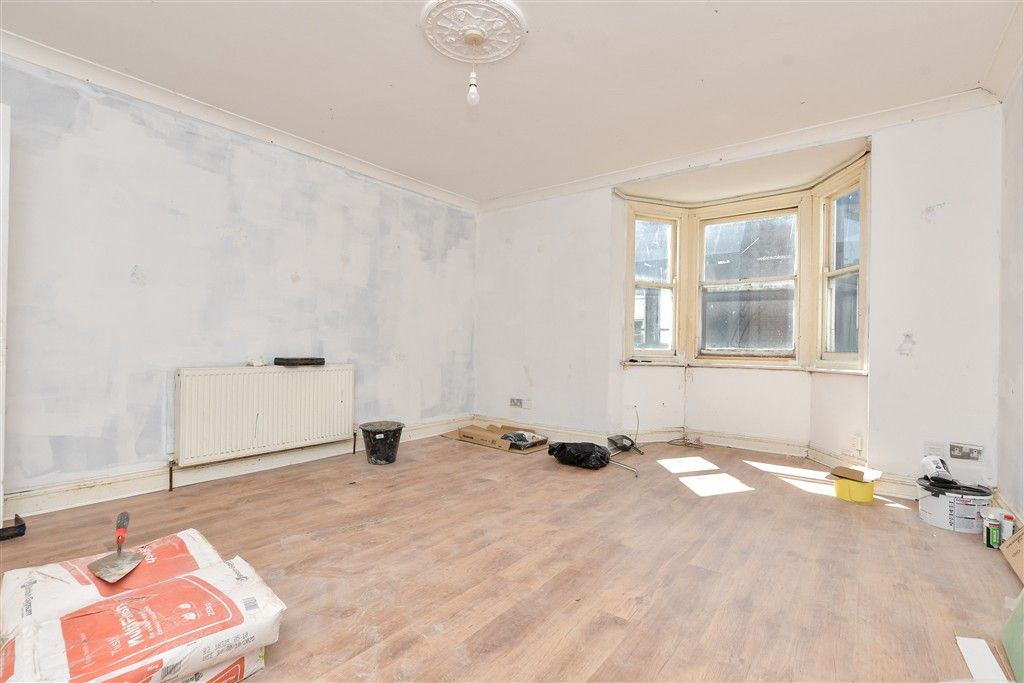 Property photo 1 of 12 Lounge