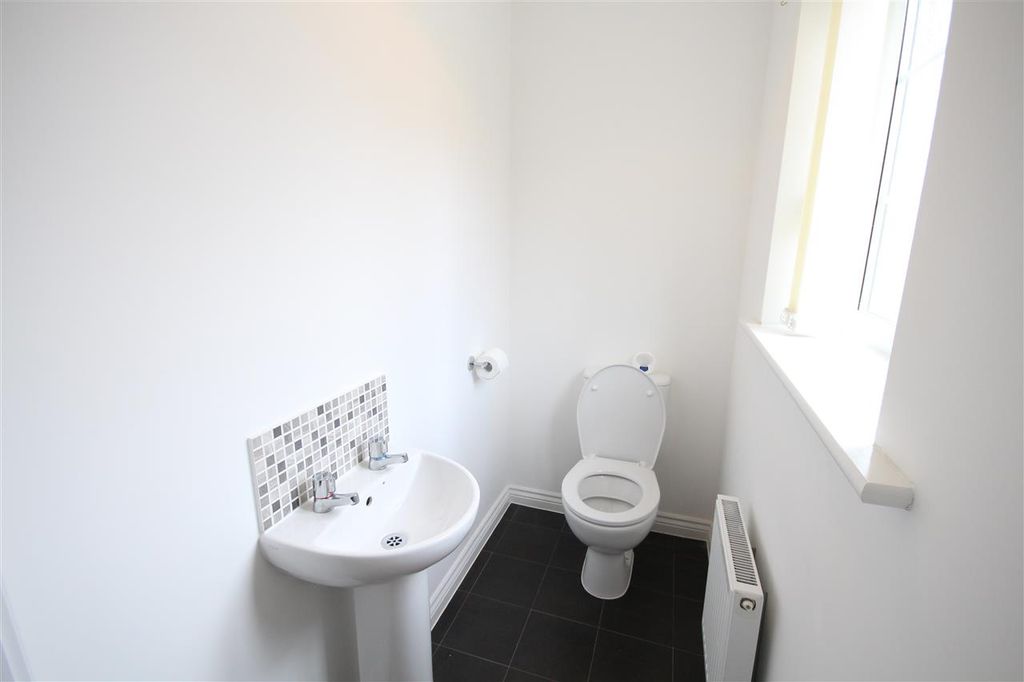 Property photo 3 of 11 Downstairs Cloakroom