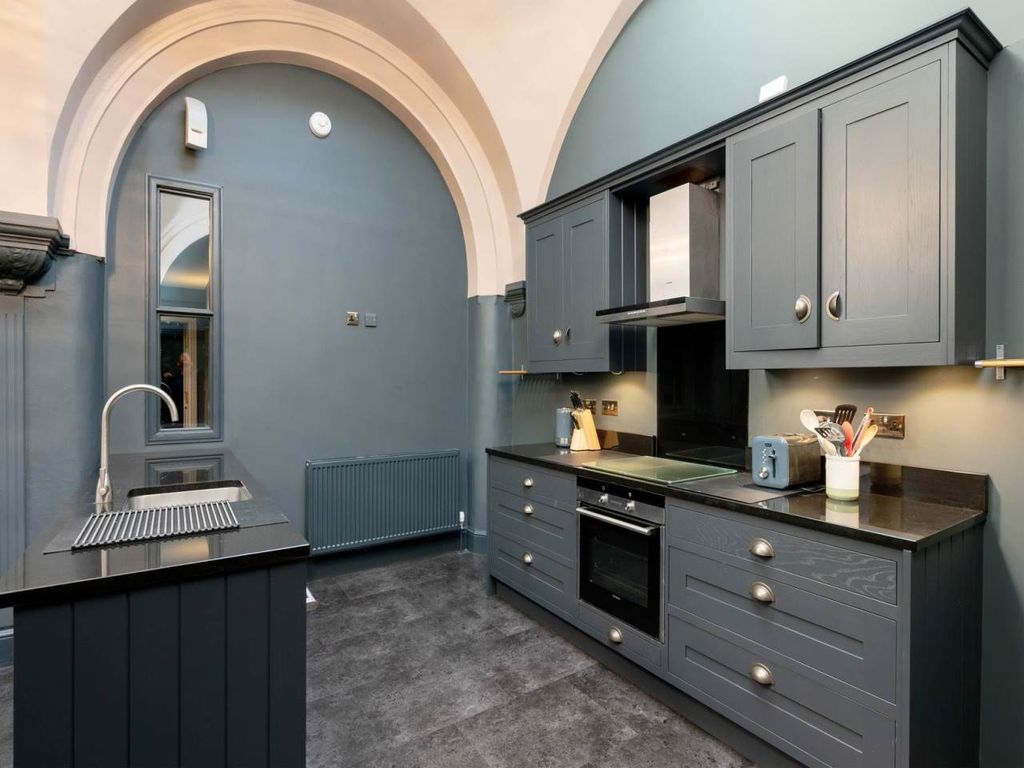 Property photo 2 of 20 Kitchen 3