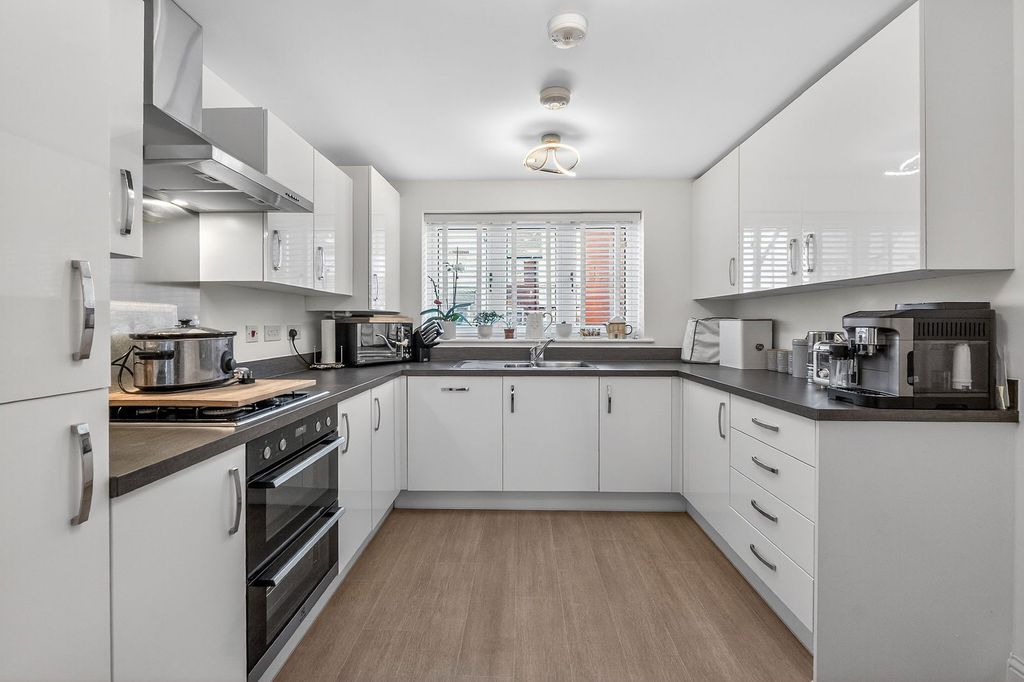 Property photo 2 of 34