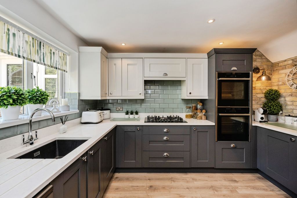 Property photo 3 of 28 Pbox-Img.Jpg