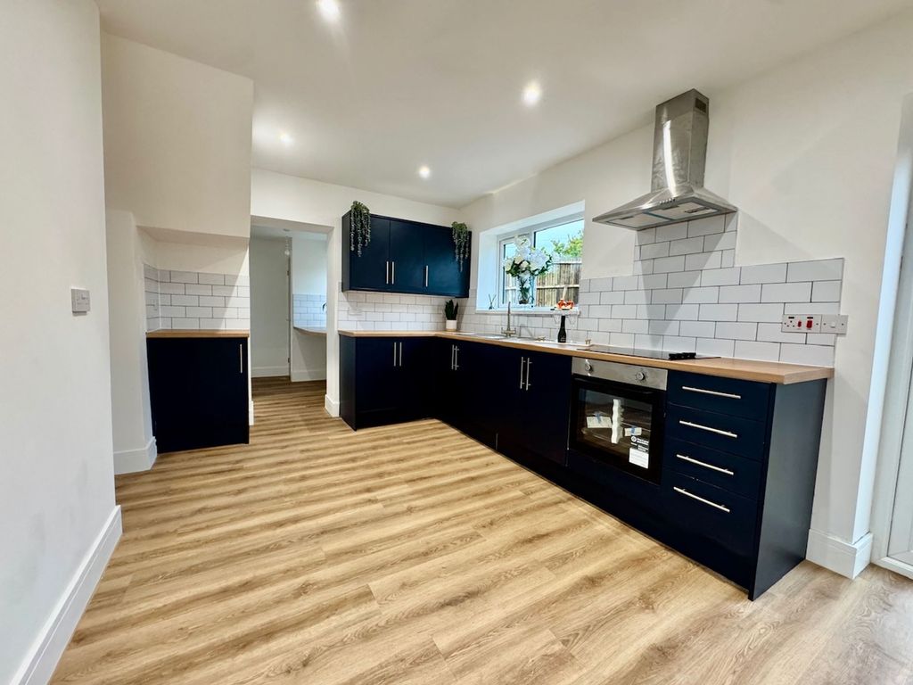 Property photo 2 of 42