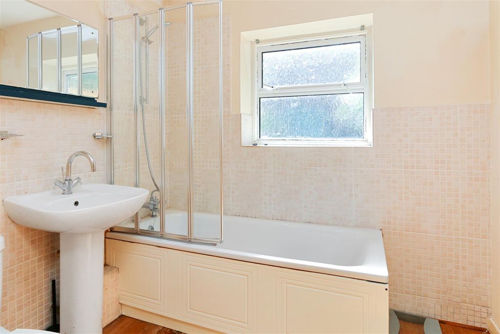 Property photo 3 of 22 Rt_Wt_Bxh_T_Job187_Heathfield 2_24_01092026181758_