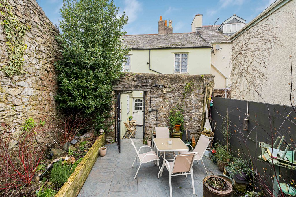 Property photo 1 of 21