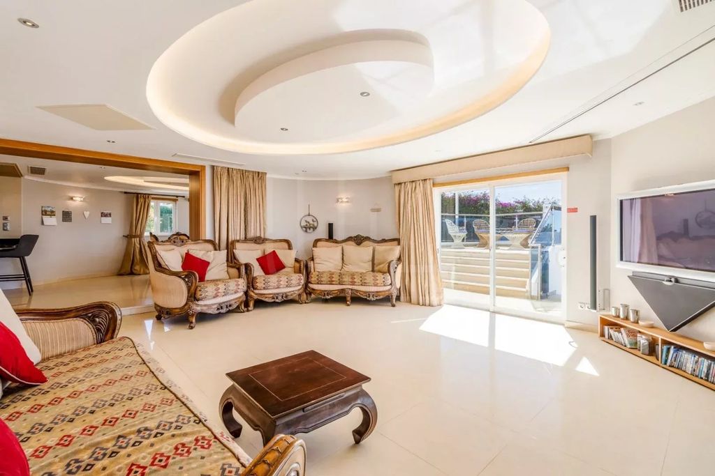 Property photo 3 of 19