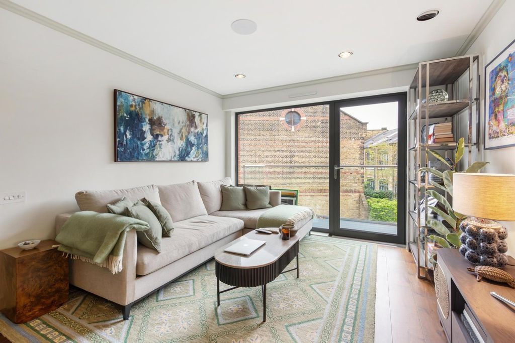 Property photo 2 of 9