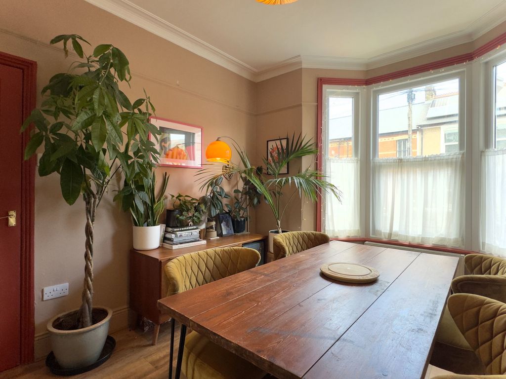 Property photo 3 of 27