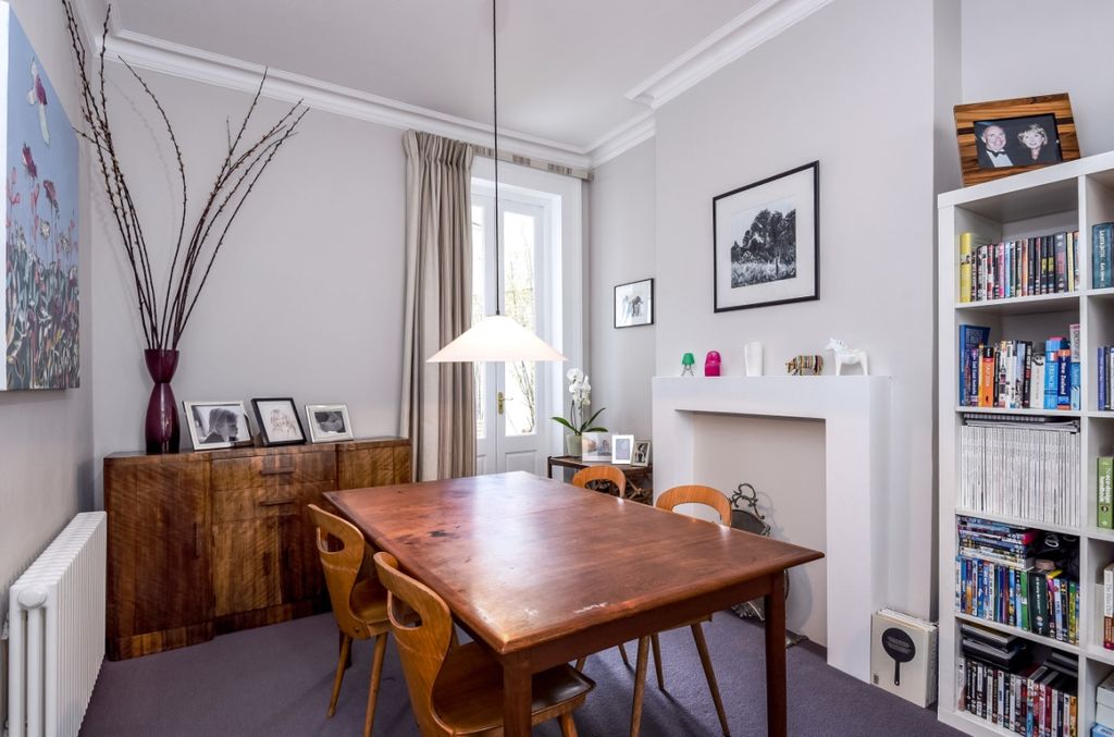 Property photo 3 of 11 Berens Road - Di...