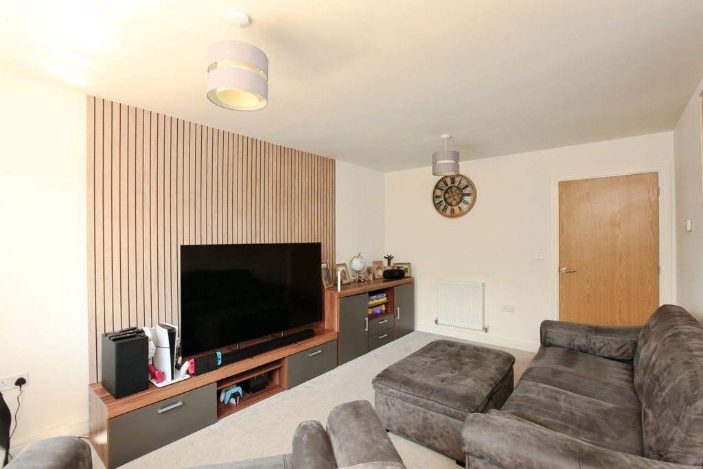 Property photo 3 of 20 Pbox-Img.Jpg