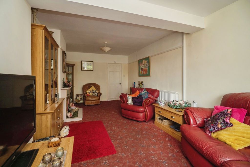 Property photo 3 of 17 Photo