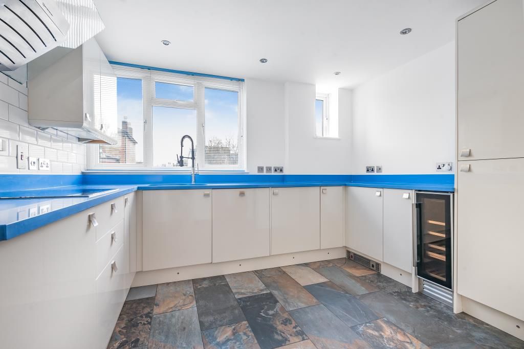 Property photo 3 of 11 Kitchen