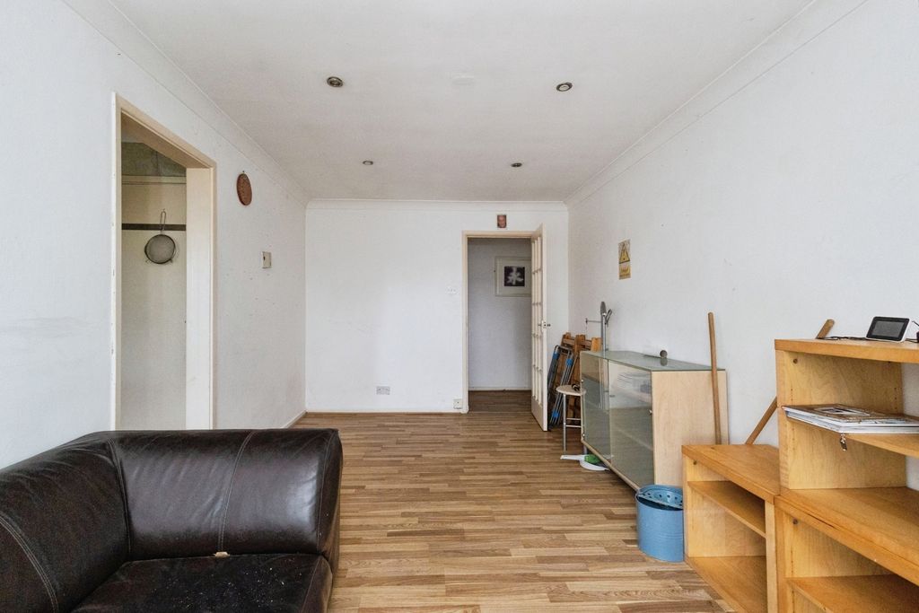 Property photo 3 of 20 Pbox-Img.Jpg