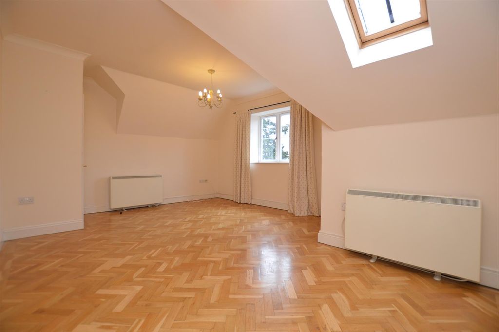 Property photo 3 of 6 7A Cadogan Place Feb 2017 (9).Jpg