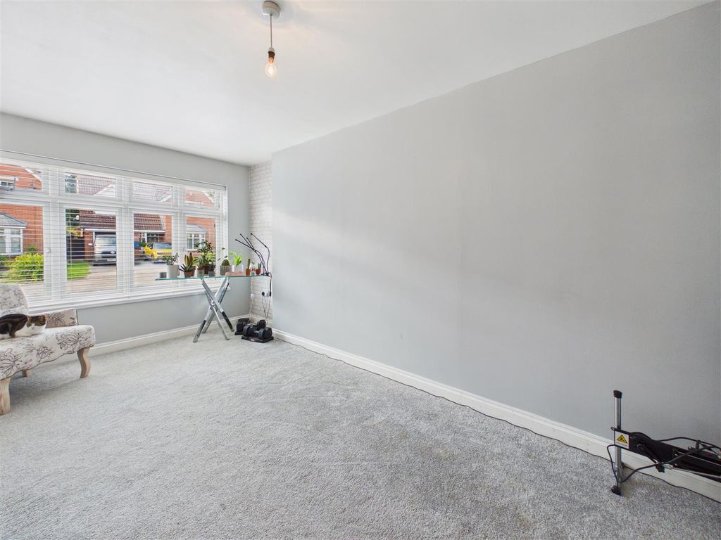 Property photo 3 of 15 Sitting/Day Room