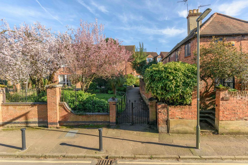 Property photo 2 of 10 Photo 11