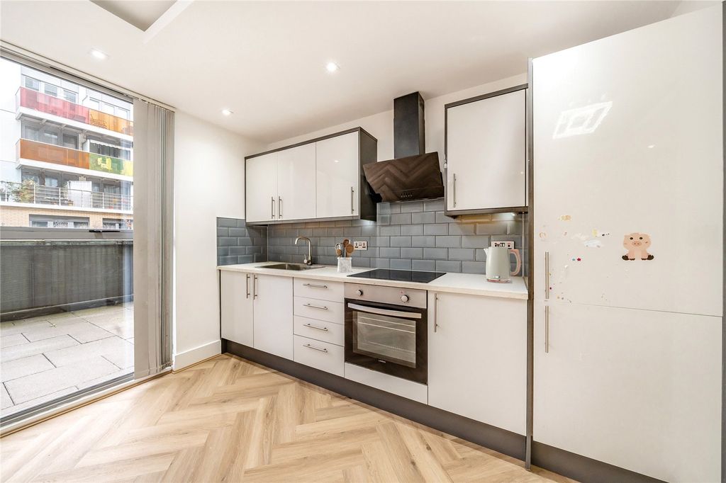 Property photo 3 of 6 Kitchen
