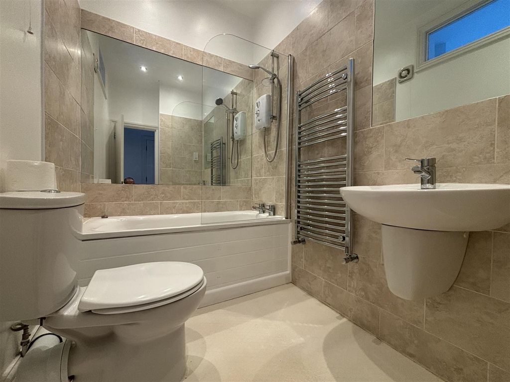 Property photo 3 of 9 Bathroom