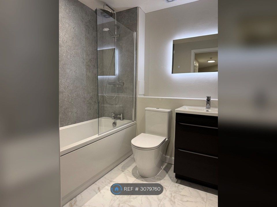 Property photo 2 of 20 Bathroom