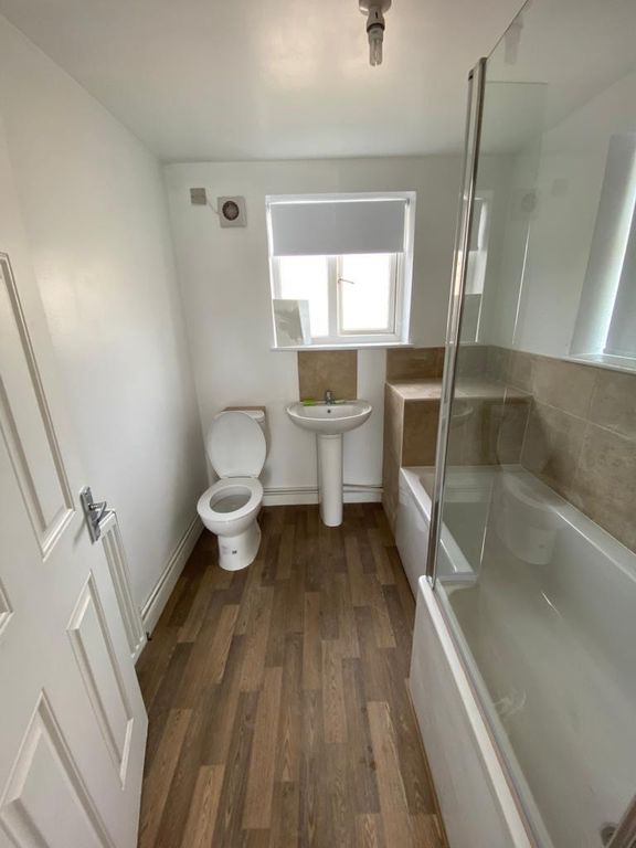 Property photo 2 of 6 Bathroom 1.Jpeg