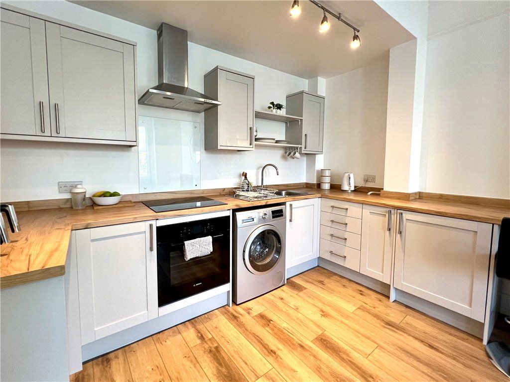 Property photo 3 of 9 Kitchen