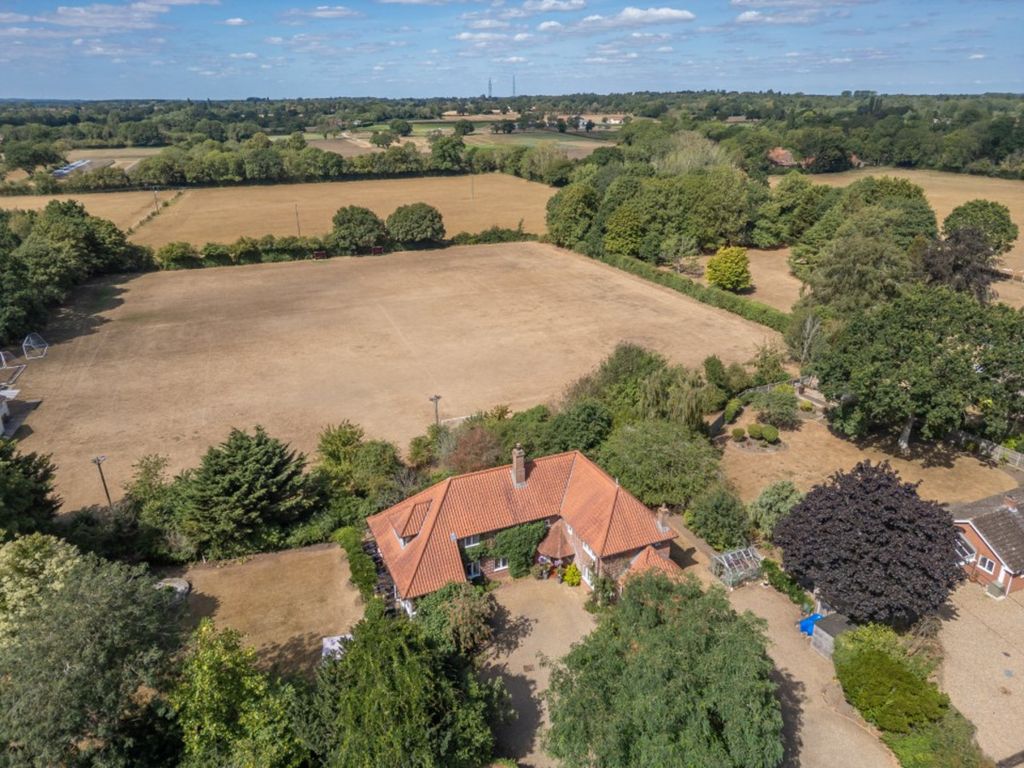 Property photo 2 of 36