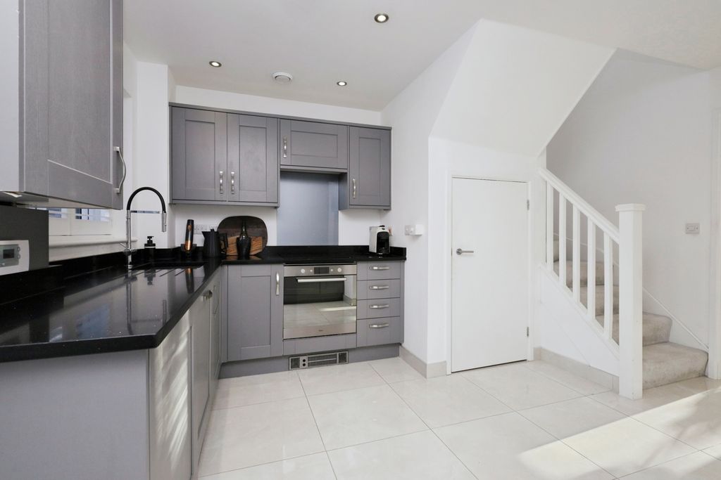 Property photo 3 of 18 Pbox-Img.Jpg