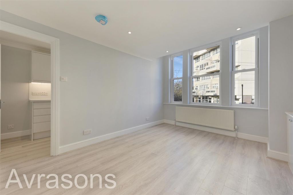 Property photo 1 of 10 Living Room