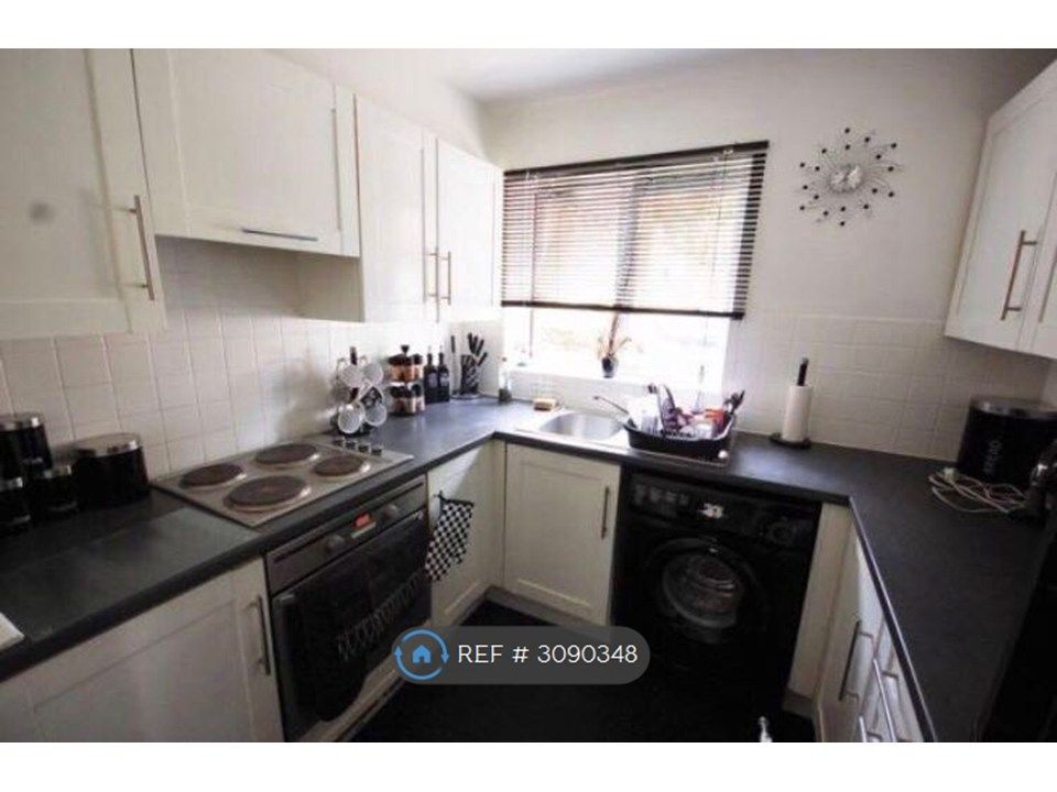 Property photo 2 of 10 Kitchen