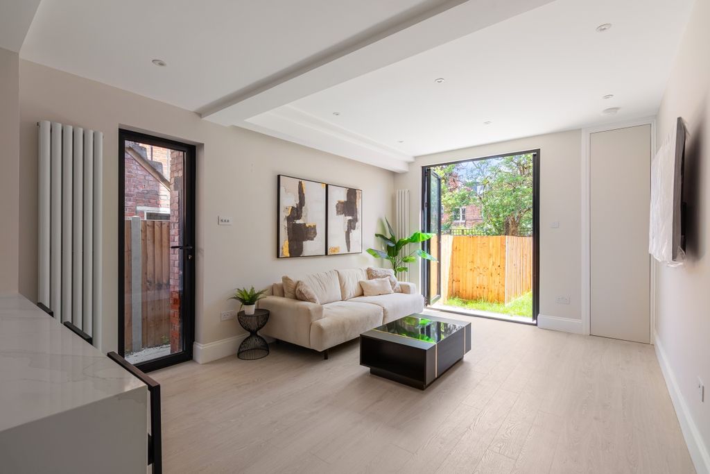 Property photo 3 of 12 094A8668