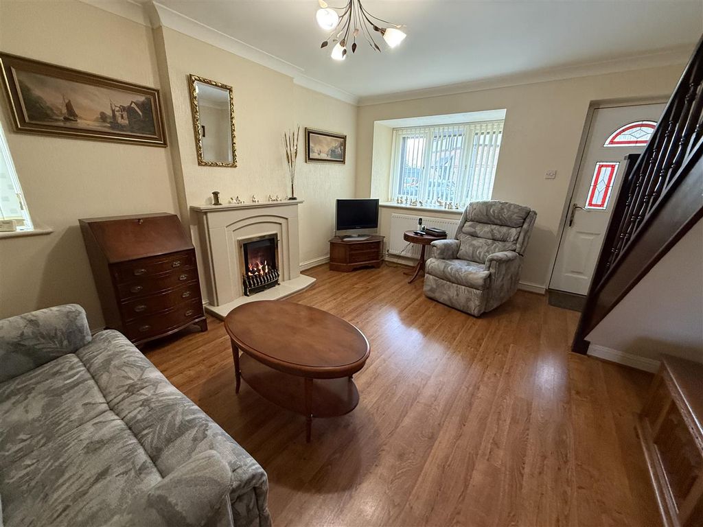 Property photo 2 of 27 Living Room