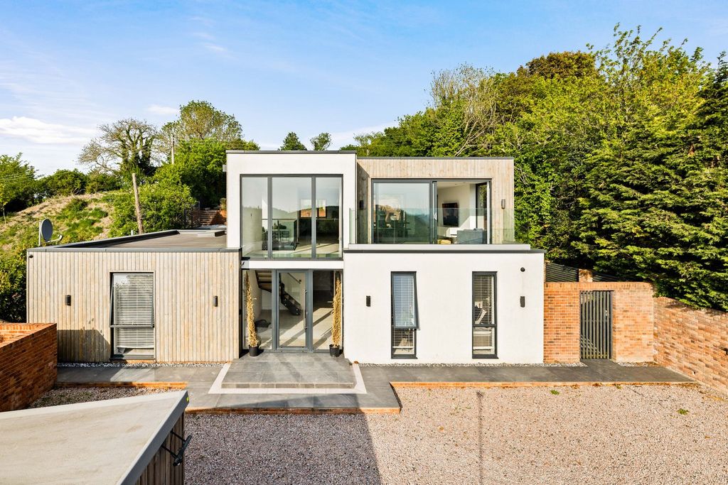 Property photo 1 of 33