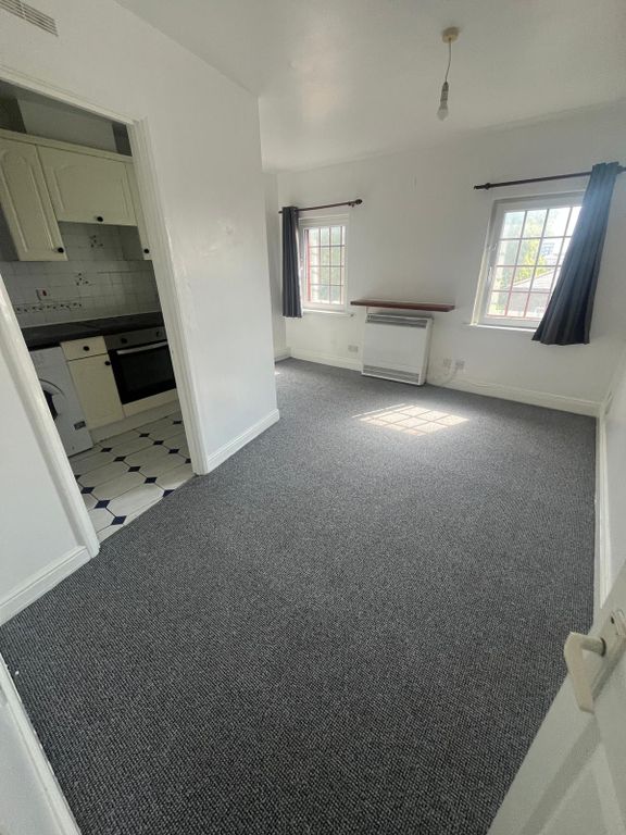 Property photo 1 of 7 2 Bed Flat To Rent Comer Crescent, Southall Ub2
