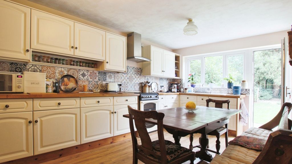 Property photo 2 of 23 3530565