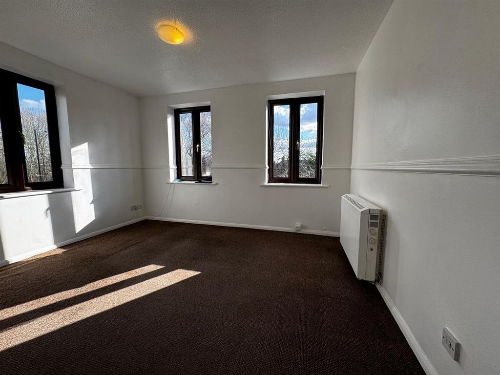 Property photo 3 of 8 2.Jpg