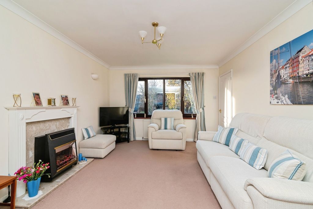 Property photo 2 of 17 Photo