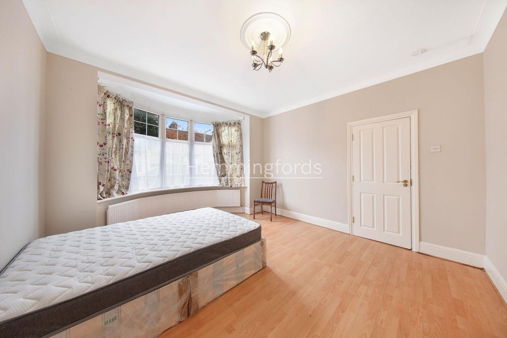 Property photo 3 of 15 49 Brancaster Road - Hredhvm2Yjnwjvyliadp.Jpg