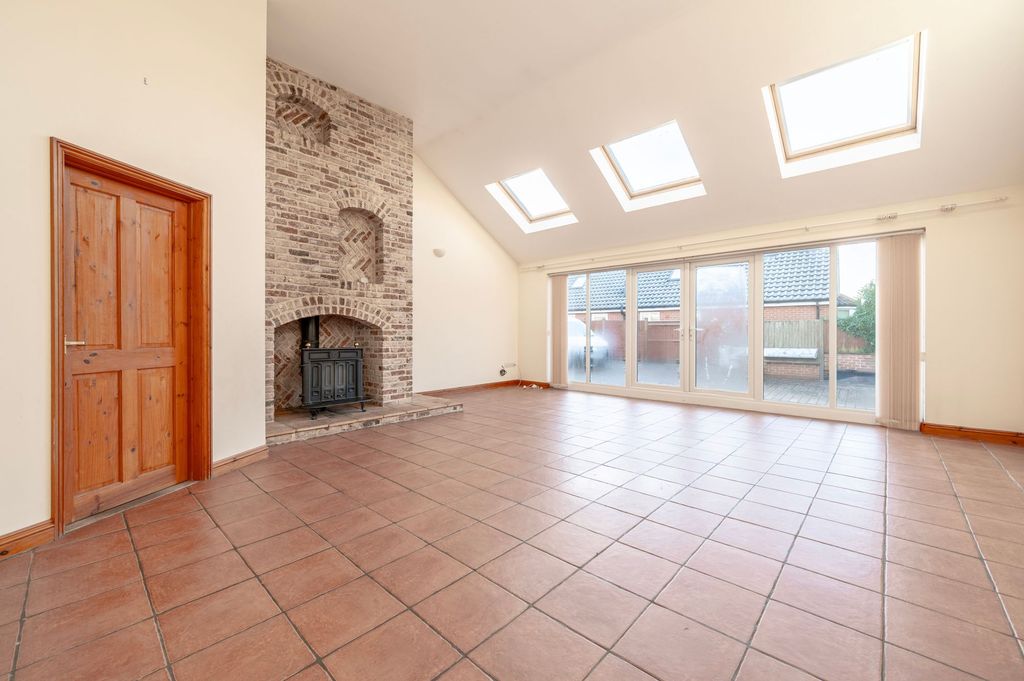 Property photo 3 of 21