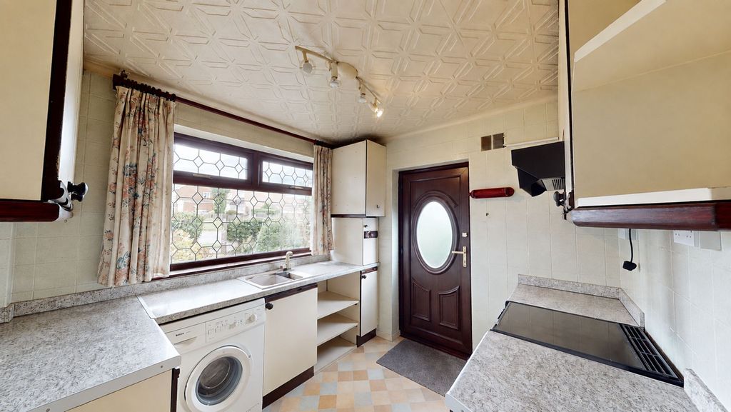 Property photo 3 of 16 Kitchen