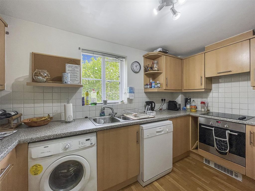 Property photo 3 of 7 Kitchen