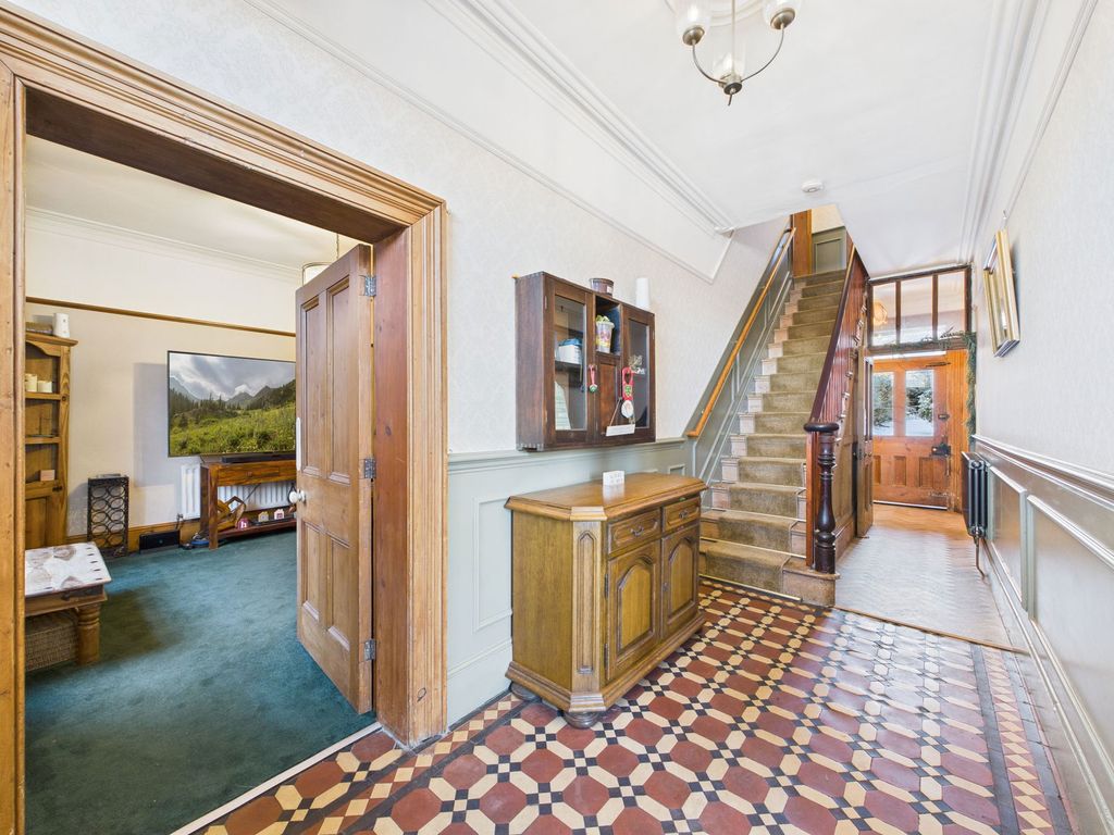 Property photo 2 of 33