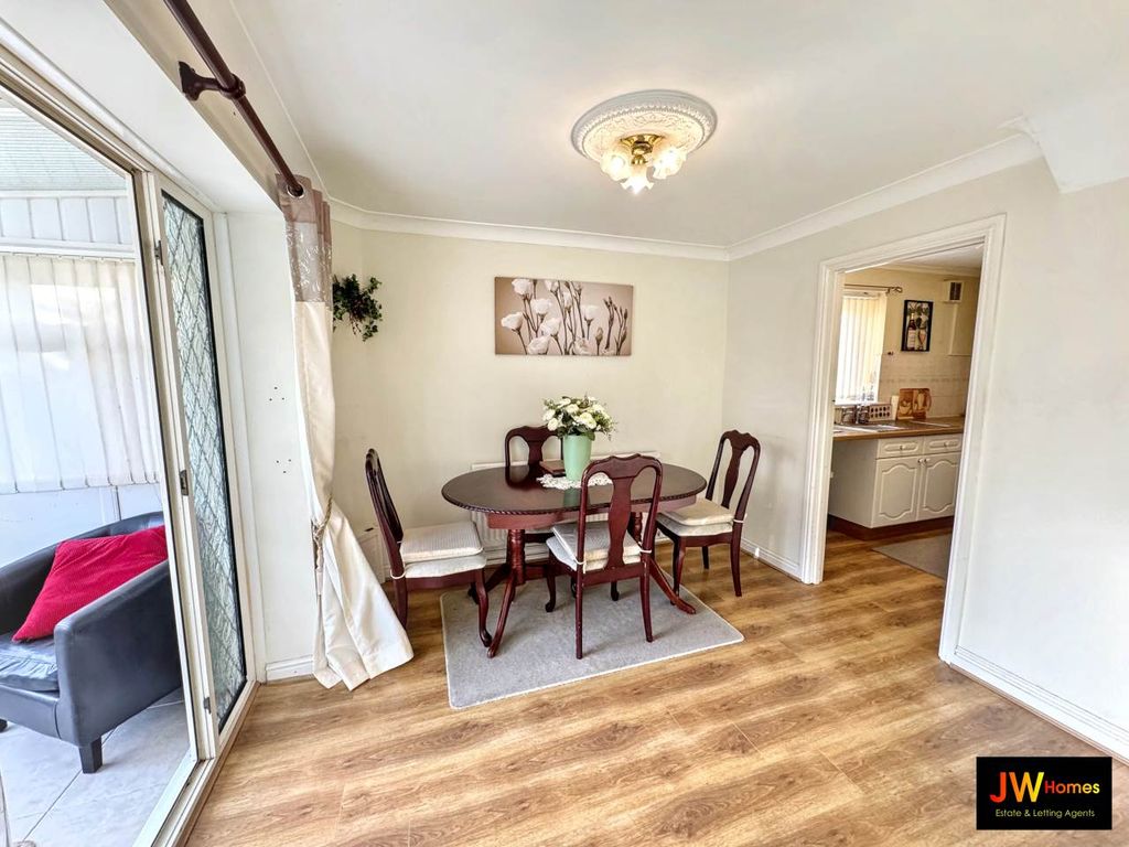 Property photo 3 of 10 Dining Room  Photo 1