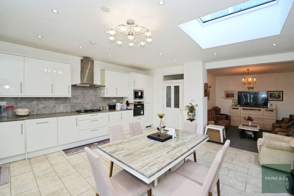 Property photo 2 of 30